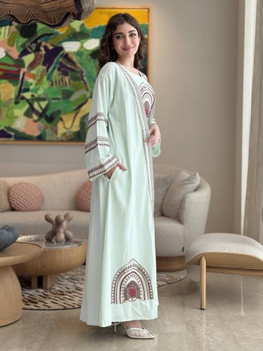 جلابية قطعتين بتصميم تراثي ولمسة عصرية