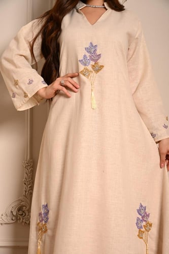 جلابية نسائية أنيقة مع تطريز ناعم