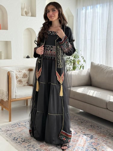 جلابية فخمة مطرزة باللون الذهبي