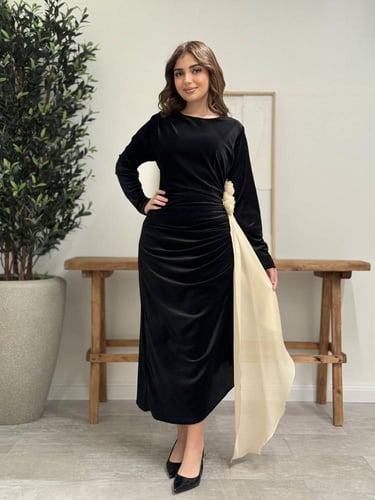 فستان شتوي فاخر بتصميم أنثوي جذاب