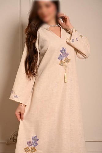 جلابية نسائية أنيقة مع تطريز ناعم