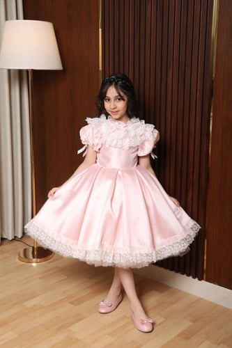 فستان بناتي تول وردي بأكمام منفوشة