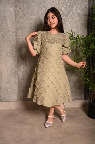 فستان بناتي ناعم مزين بالؤلؤ