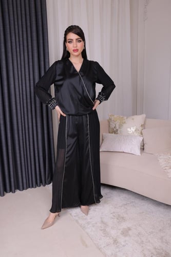 طقم نسائي قماش ساتان لامع