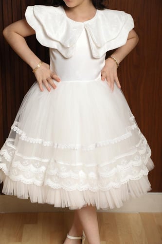 فستان بناتي دانتيل سكري منفوش