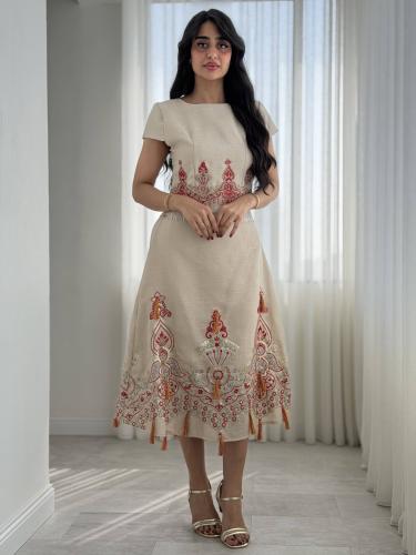 طقم نسائي بتطريز انيق