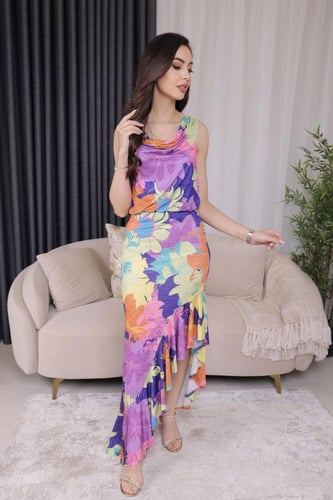 طقم بنقوش زاهية وتصميم عصري