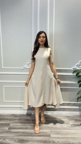 فستان أنيق بتصميم عصري راقي