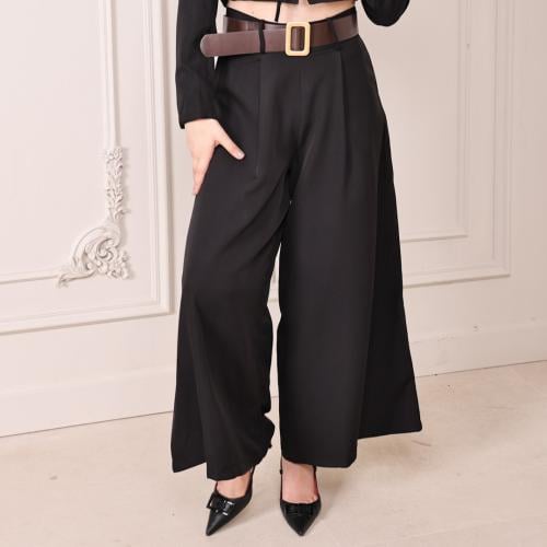 بنطلون واسع مع حزام عريض