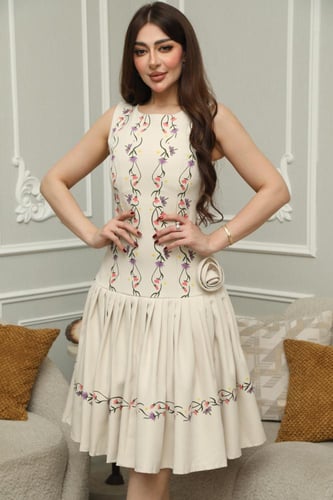 فستان العيد ميدي أنيق بتطريز ورد