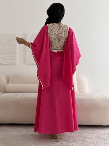 جلابية اكمام واسعة باللون الفوشي