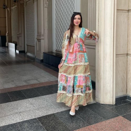 فستان صيفي مزخرف متعدد الألوان بطبقات