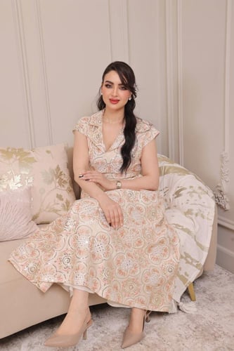 جلابية ميدي بتصميم كلاسيكي فاخر مزين