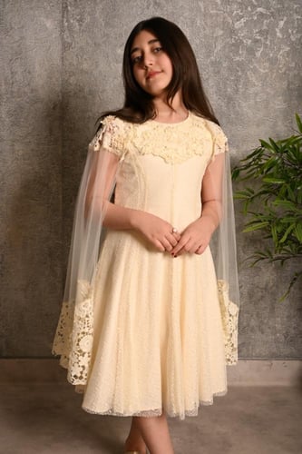 فستان بناتي فخم مع وشاح شيفون مطرز