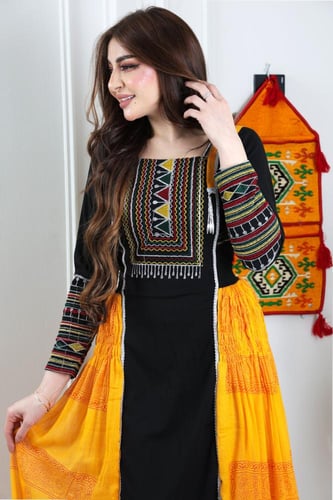 جلابية نسائية بتصميم تراثي فاخر