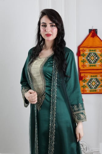 جلابية نسائية بتصميم تراثي فاخر