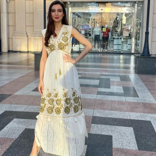 فستان صيفي أبيض مزخرف