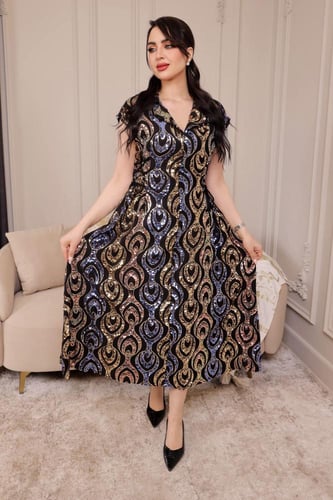 جلابية ميدي فاخر بتصميم أنثوي مزين بالترتر البراق