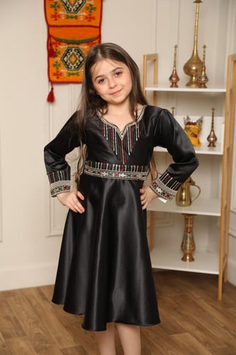 فستان يوم التأسيس بناتي تطريز تراثي فخم