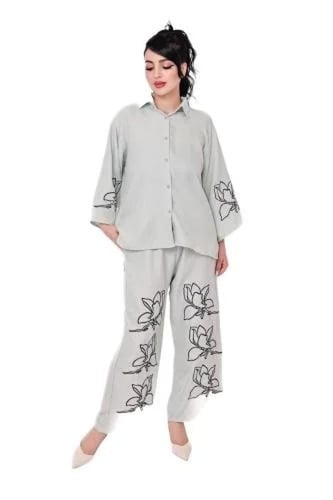 طقم سفر فاخر من قطعتين – أناقة ناعمة وراحة مثالية