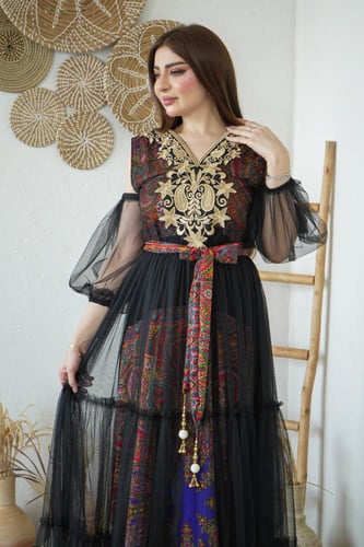 فستان نسائي بتصميم تراثي أصيل