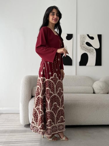 جلابية انيقة مطرزة مع جاكيت