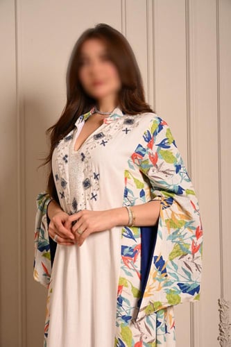 جلابية منقوشة بطبقة داخلية زرقاء وأكمام واسعة