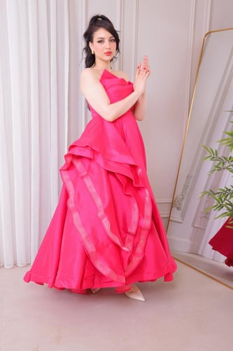 فستان سهرة طويل بألوان متعددة