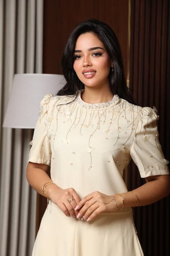 طقم نسائي بيج مطرز أنيق