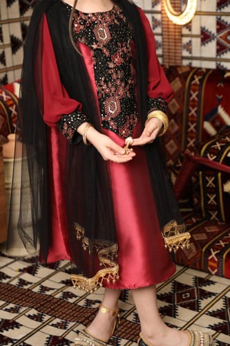 فستان يوم التأسيس بناتي احمر ناعم تراثي