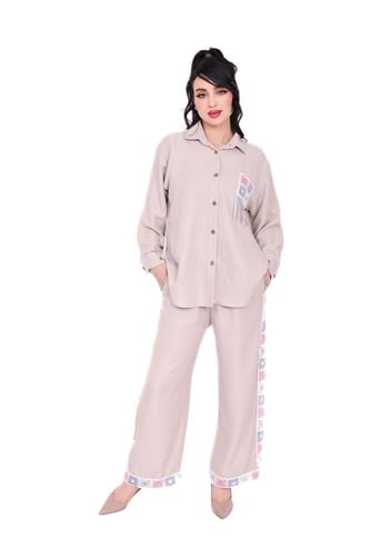 طقم سفر فاخر من قطعتين – أناقة ناعمة وراحة مثالية