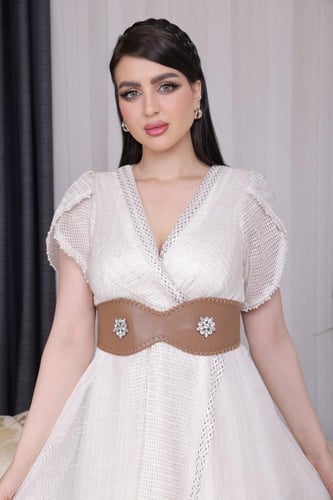 فستان بوهو أنيق بقصة غير متناسقة وحزام جلدي