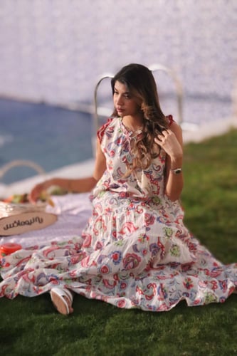 فستان صيفي انيق مشجر بتفاصيل ناعمة