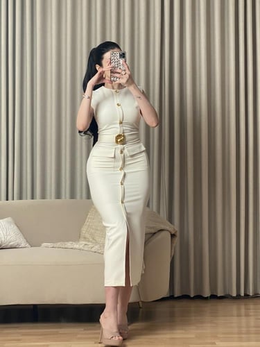 فستان أنيق بتصميم كلاسيكي فاخر باللون الأبيض العاج...