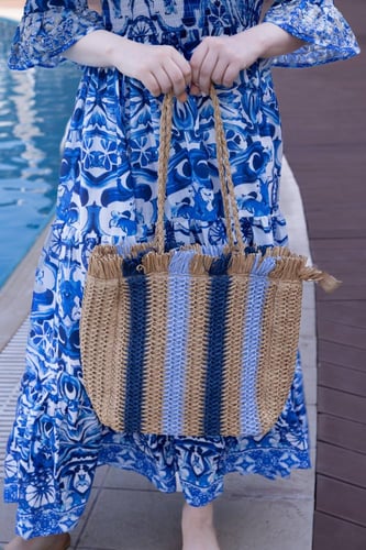 حقيبة صيفية مصنوعة من القش بتصميم عصري