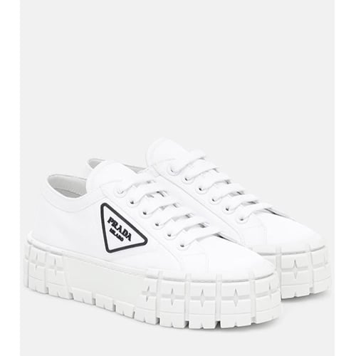 سنيكرز برادا Wheel باللون الأبيض