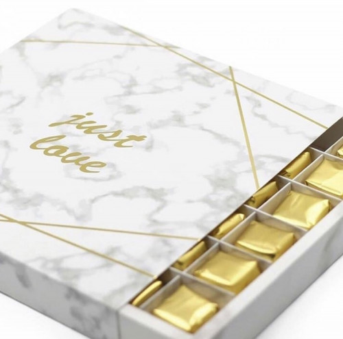 علبة شوكولاته