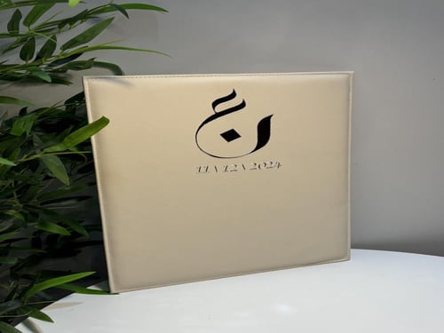 لوح جلد بطباعة بارزة