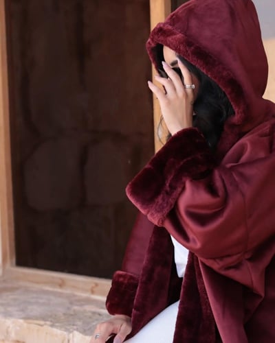 فروه نسائيه احمر غامق