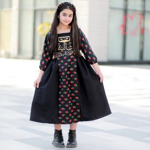 فستان شالكي مطرز بالاسم