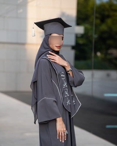 عباية تخرج تصميم الجديد واللون الجديد