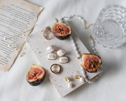 حلق نسائي جذاب من ايمزوري بلون ذهبي