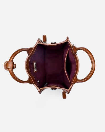 شنطة نسائية أنيقة بلون بني من امزوري