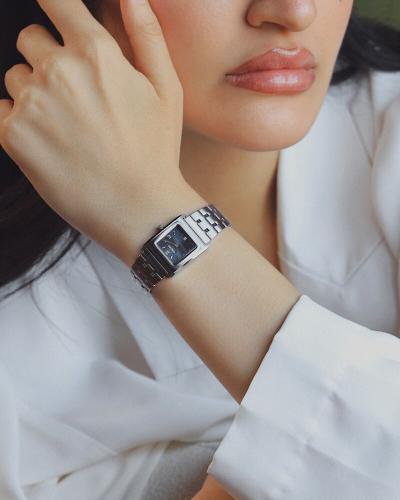 ساعة نسائية من امزوري بلون فضي