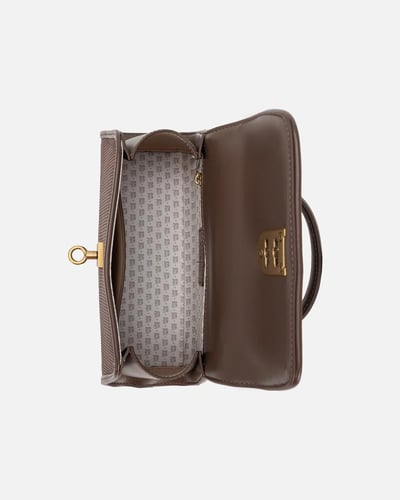 شنطة نسائية مميزة بلون بني من امزوري