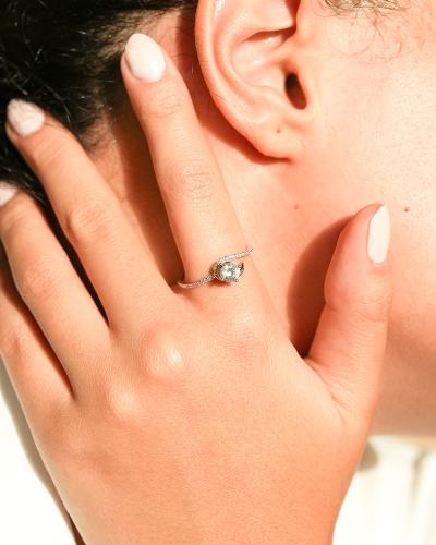 خاتم نسائي فضي جذاب من ايمزوري