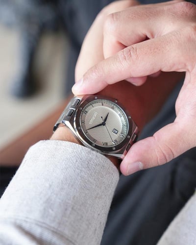 ساعة رجالية من ايمزوري بلون رمادي