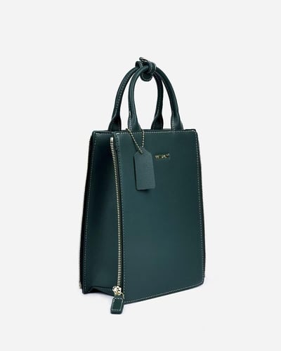 شنطة نسائية أنيقة بلون أخضر من امزوري