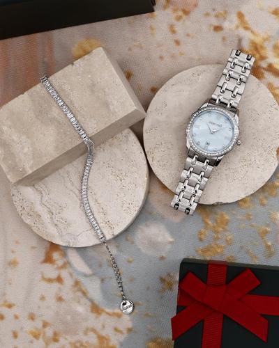 طقم هدايا نسائي بتصميم أنيق بلون ذهبي