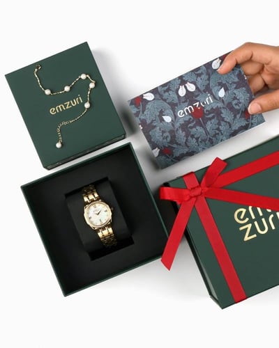 طقم هدايا نسائي بتصميم أنيق بلون ذهبي